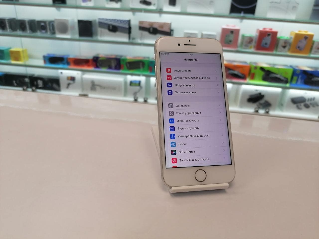 Купить iPhone 8 64Gb Silver (98%) RU - БУ . . + в Краснодаре - 100% низкая  цена!