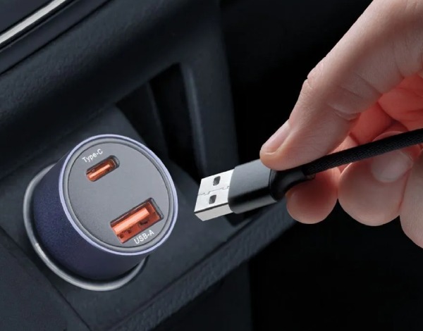 Автомобильное зарядное устройство Deppa с дисплеем USB-A->USB-С, 75W, синий