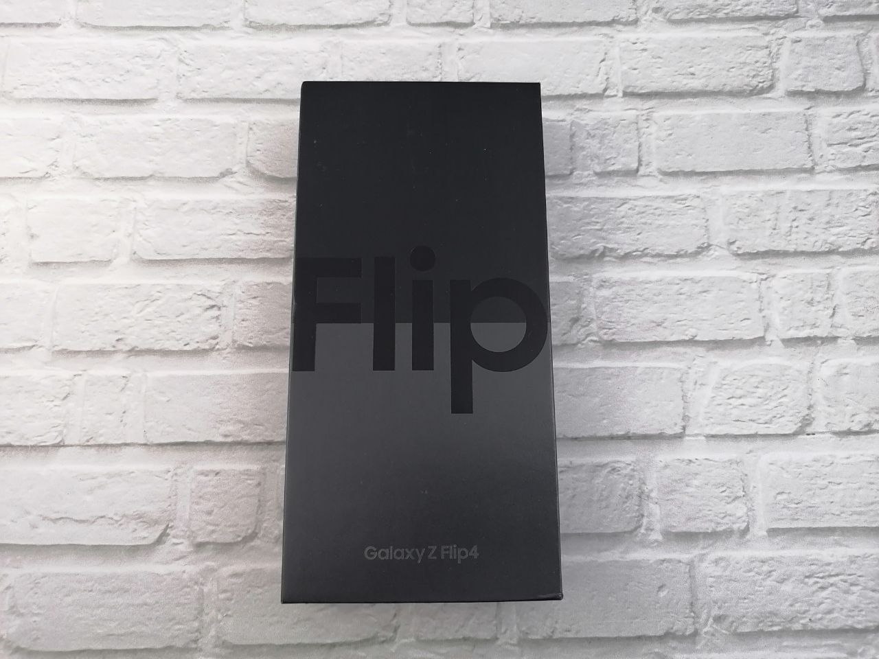 Samsung Z Flip4 5G 8/512 Graphite - БУ засвет на изгибе Samsung Z Flip4 5G 8/512 Graphite - БУ засвет на изгибе