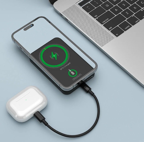 Внешний аккумулятор Deppa NRG MageSafe 5000 мА-ч Basic, 15Вт QI, черный