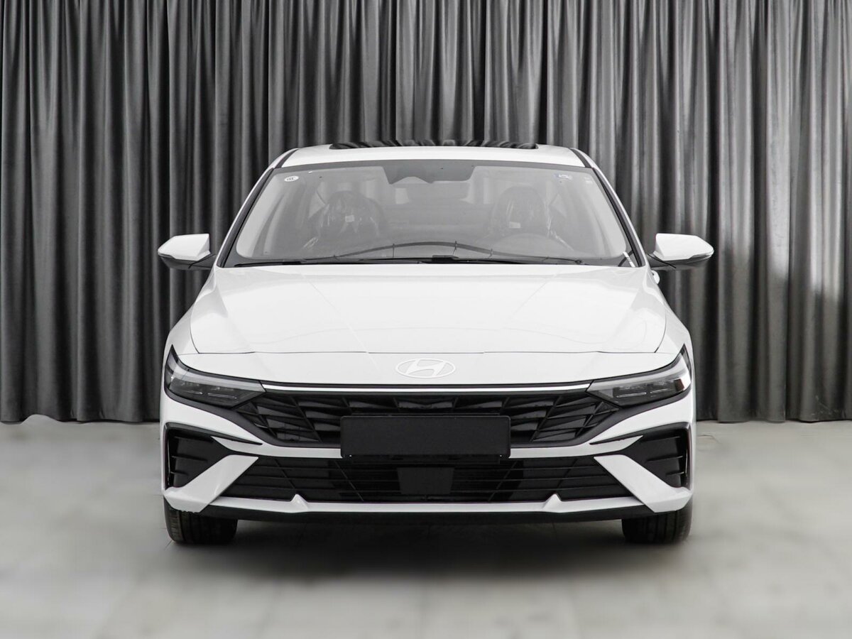 Hyunday Elantra White 2024 черный салон
