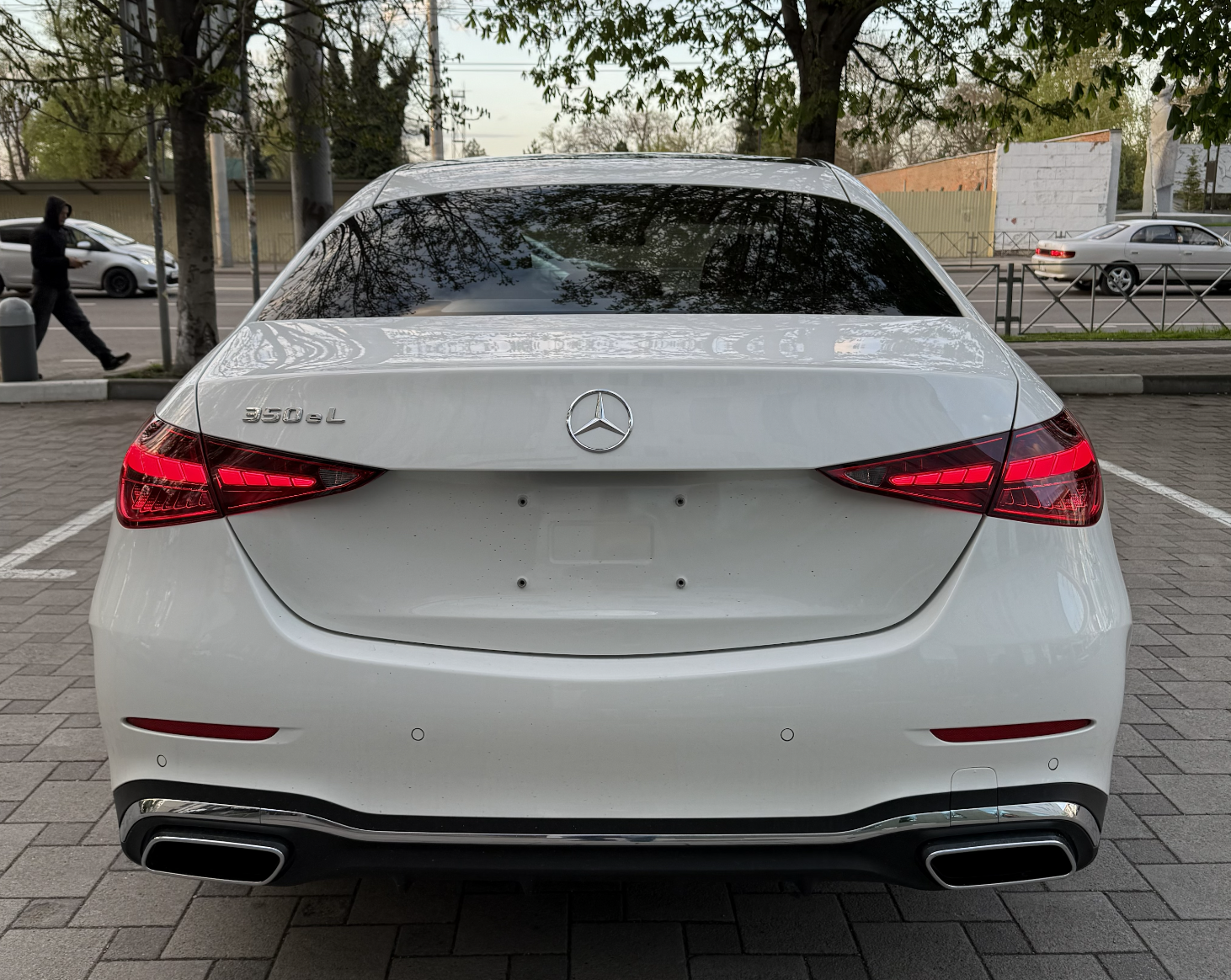 mercedes-Benz C-класс w206 c350el 2023 год белый на черном 19000 km