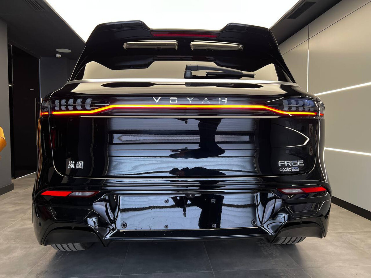 Voyah Free Black 2023 год. черный салон