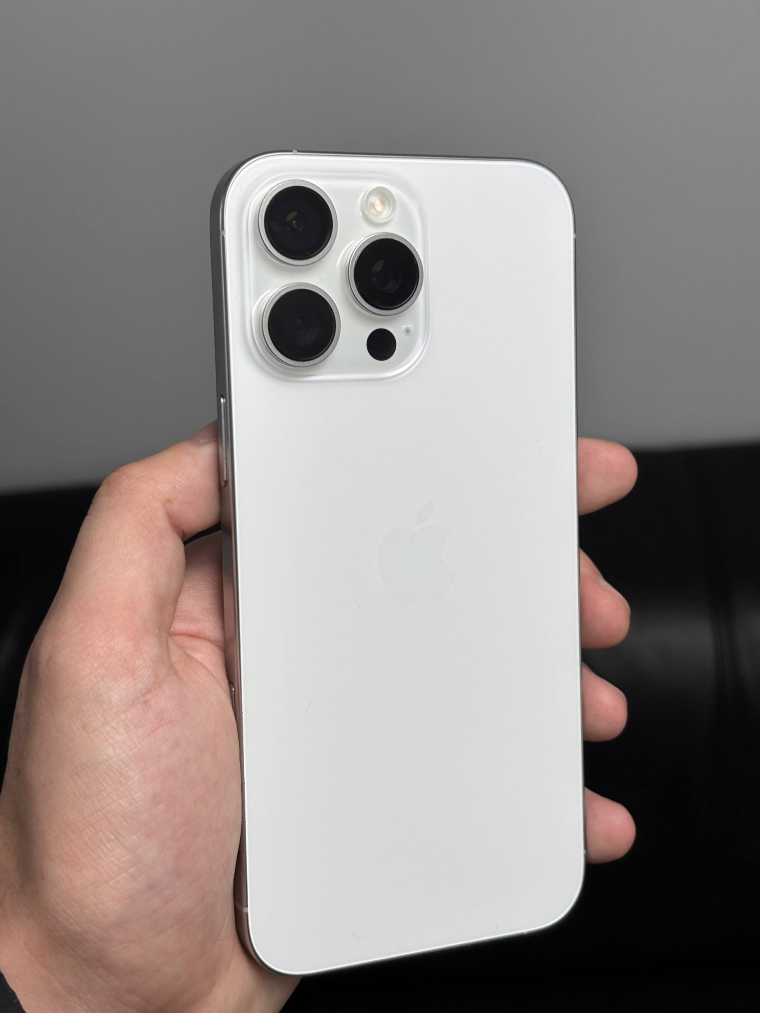 iPhone 16 Pro Max 256Gb White Titanium (100% / 2 sim) - Б/У . . .