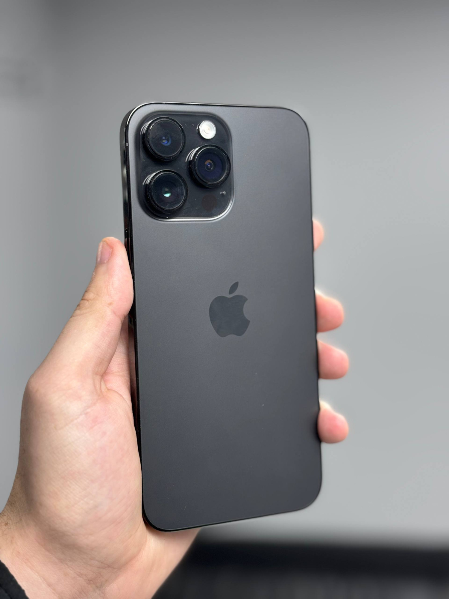 iPhone 16 Pro Max 256Gb Black Titanium (1 sim + eSIM / 100% / без коробки) - Б/У . . .