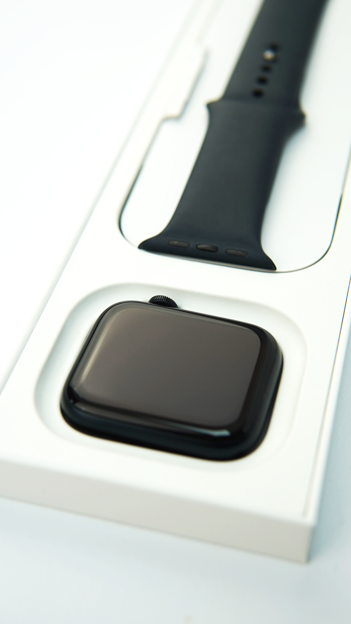 Apple Watch Series 7, 41 мм, (MKMX3) корпус из алюминия цвета «тёмная ночь», спортивный ремешок «тёмная ночь» - Б/У