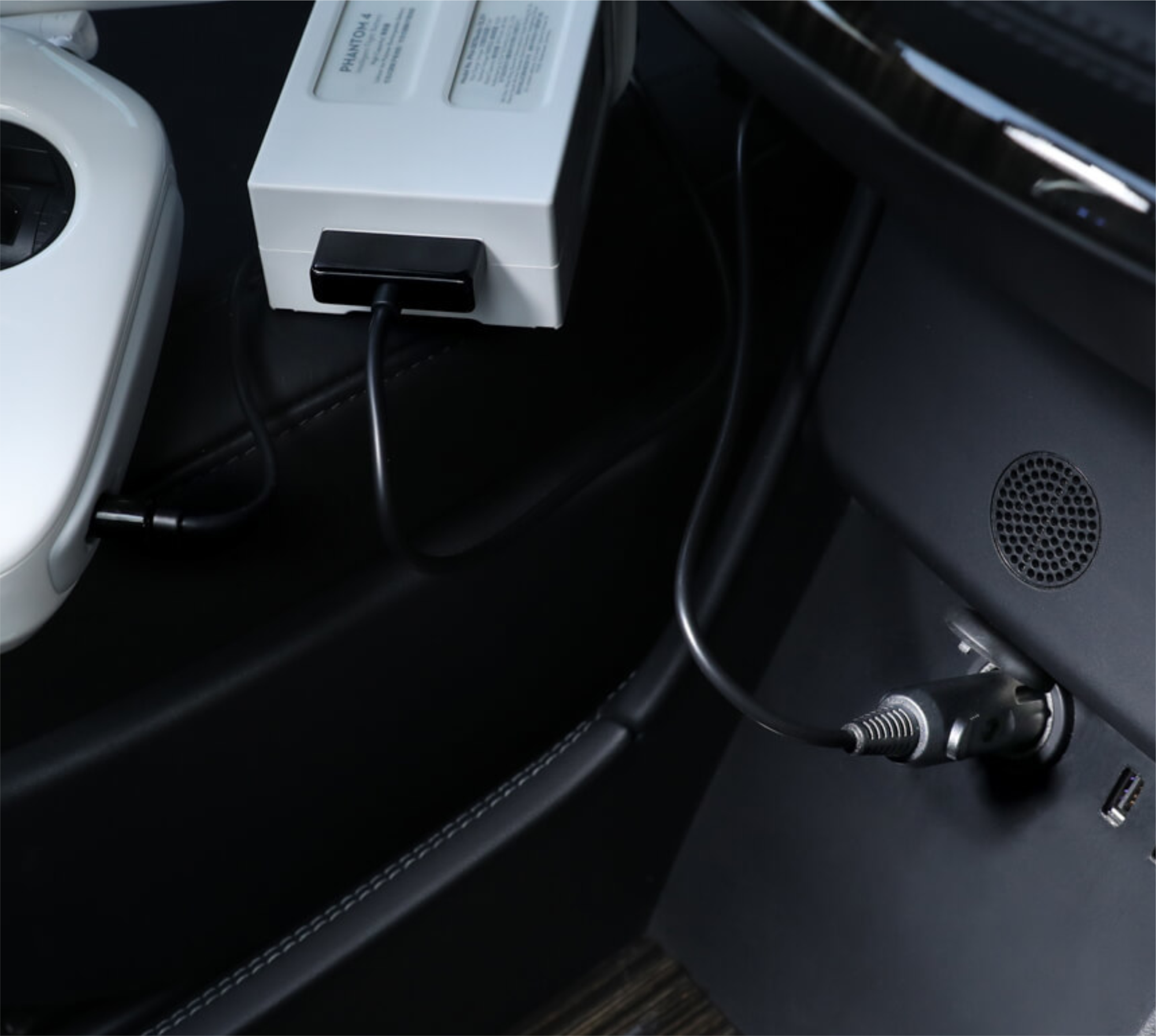 Aвтомобильное зарядное устройство для квадрокоптера Phantom Aвтомобильное зарядное устройство для квадрокоптера Phantom