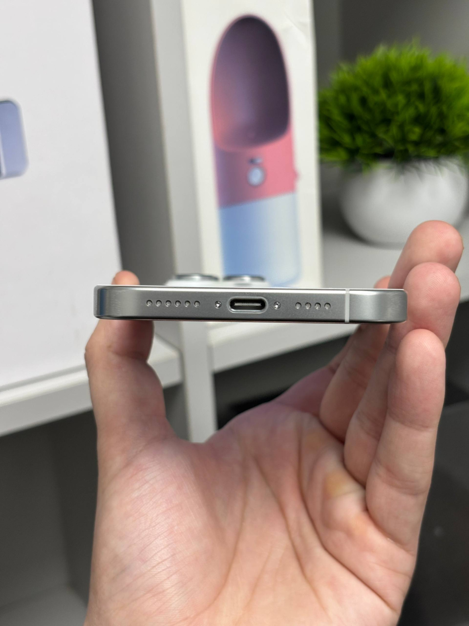 iPhone 16 Pro Max 512Gb White Titanium (1 sim + eSIM / 100%) - Б/У . . .